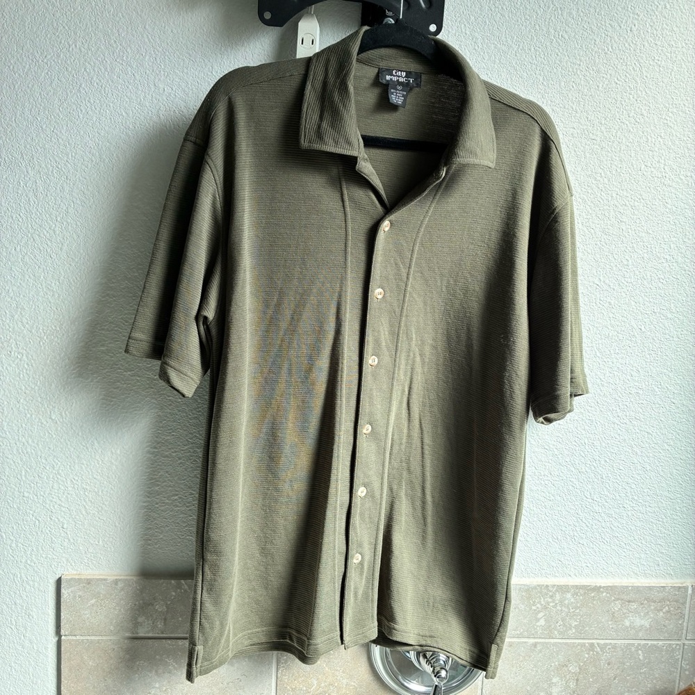 Men's Casual Green Button-Down Shirt
